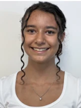 Porträt von Aylin Ortiz Abreu, Medizinische Praxisassistentin in Ausbildung im Ärztehuus Vindonissa in Windisch